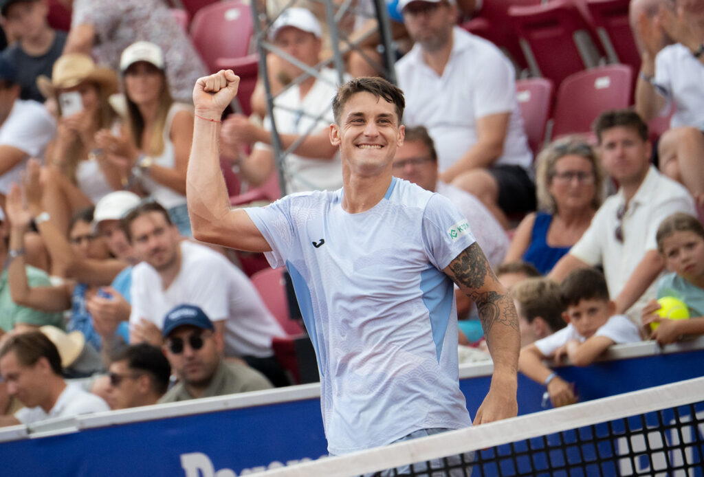 Camilo Ugo Carabelli till semifinal efter övertygande seger